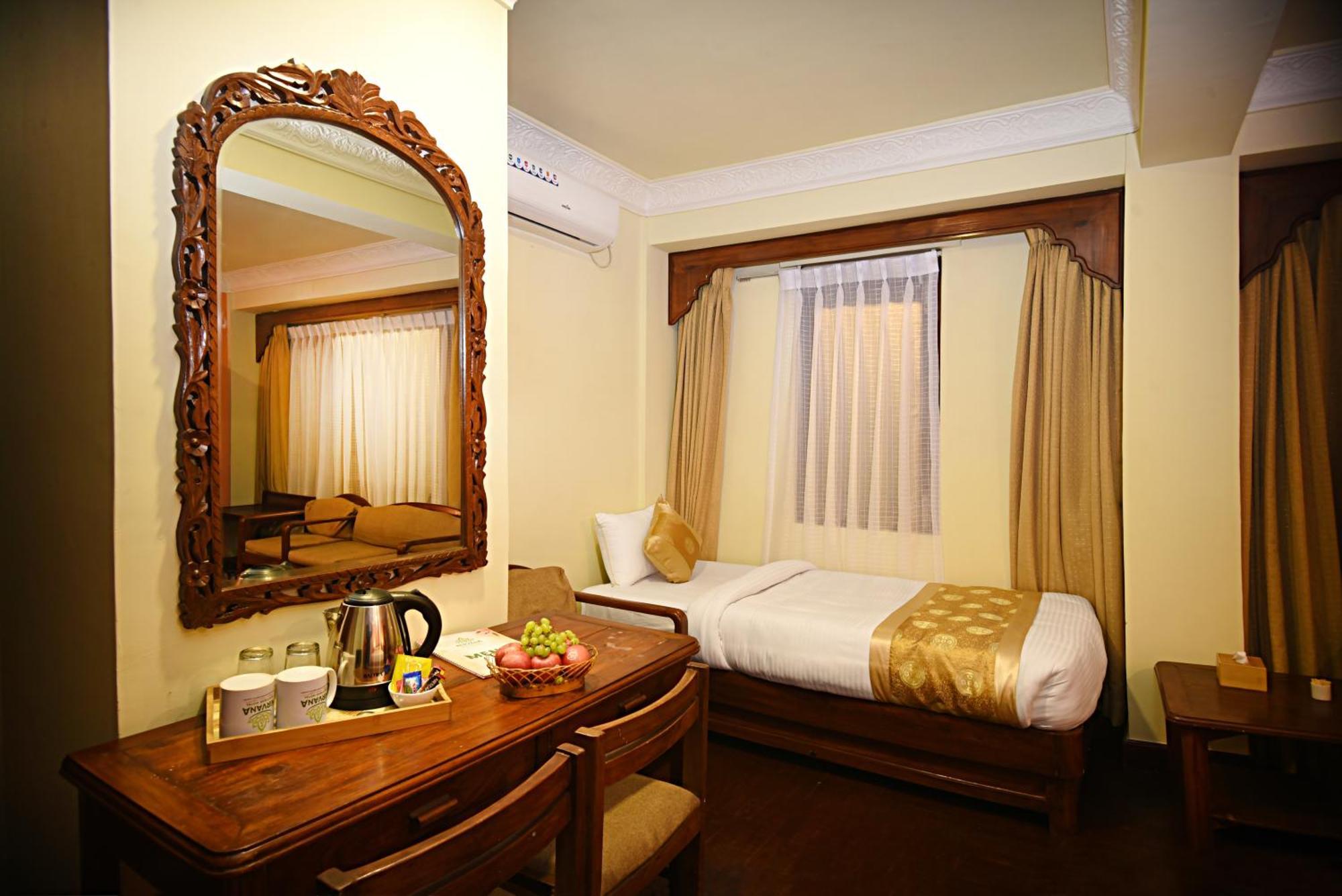 Nirvana Garden Hotel Kathmandu Buitenkant foto