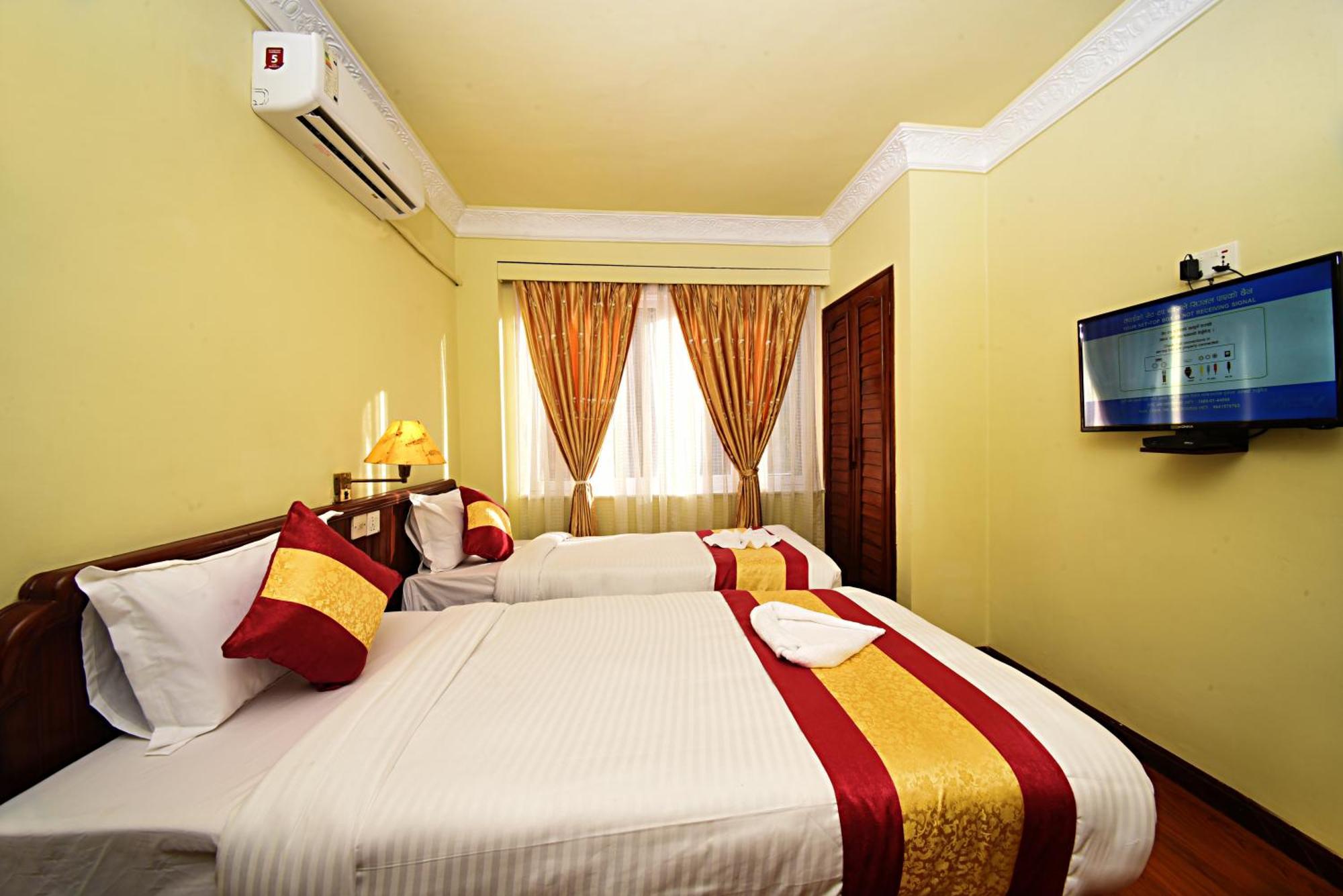 Nirvana Garden Hotel Kathmandu Buitenkant foto