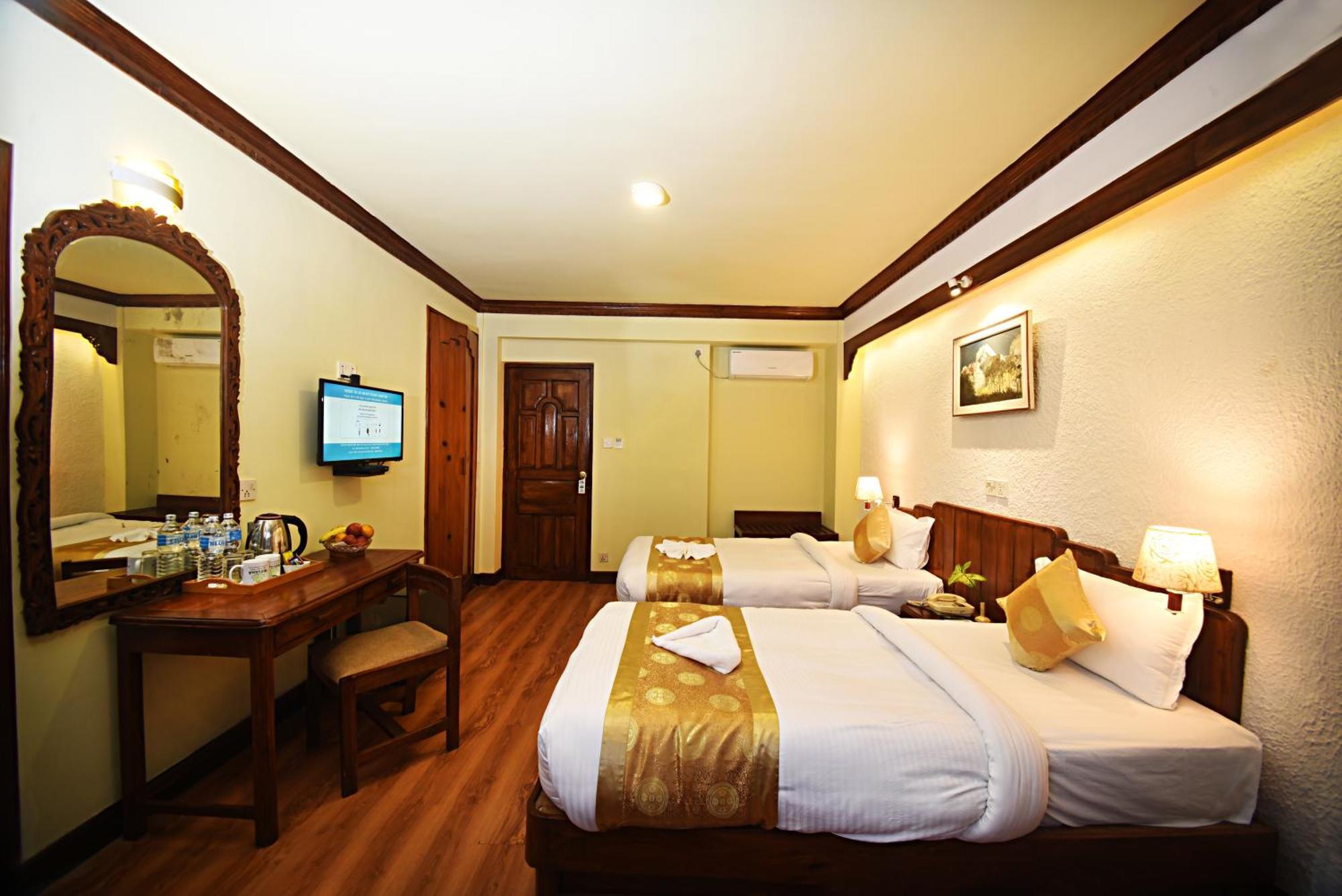 Nirvana Garden Hotel Kathmandu Buitenkant foto