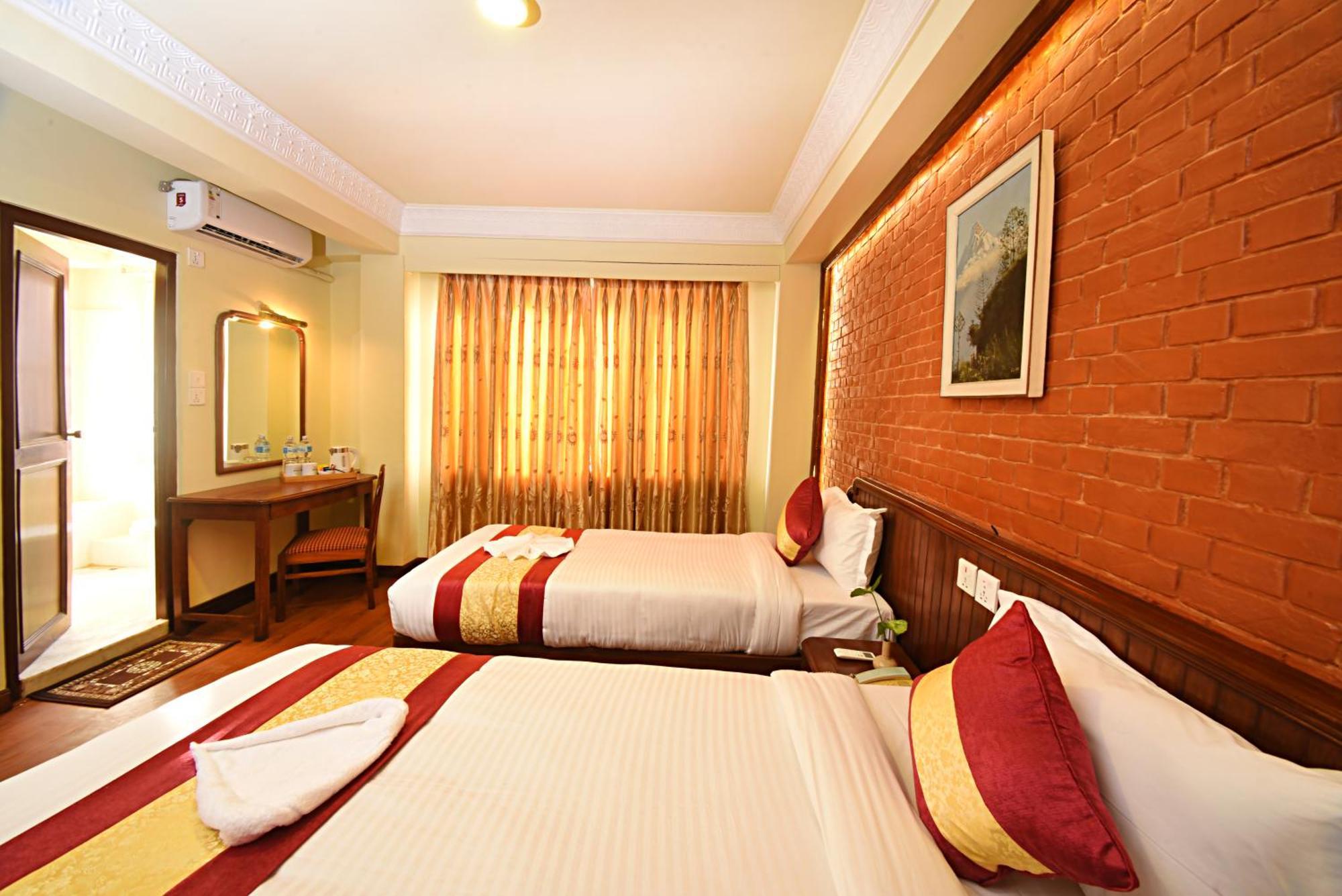 Nirvana Garden Hotel Kathmandu Buitenkant foto