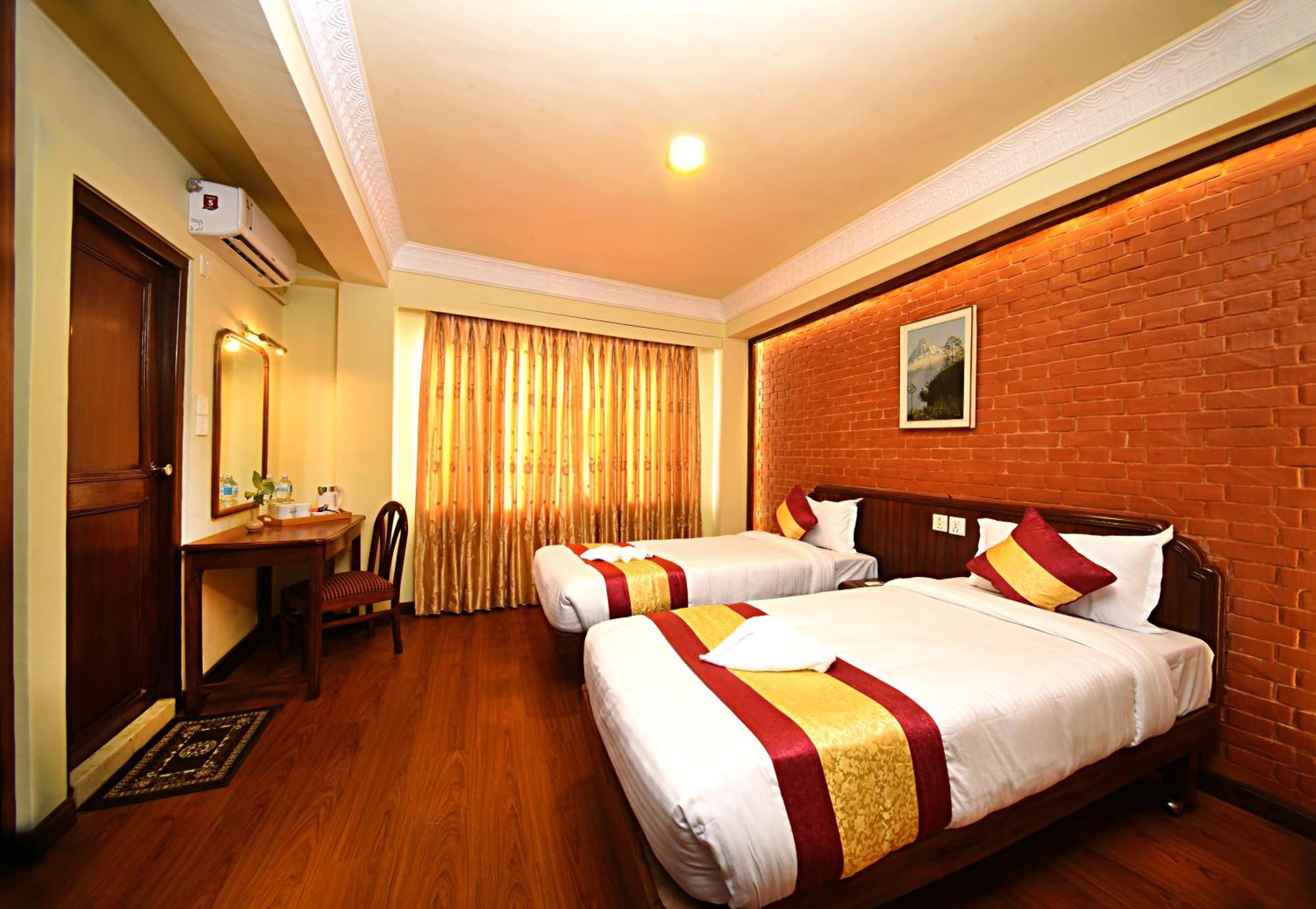 Nirvana Garden Hotel Kathmandu Buitenkant foto