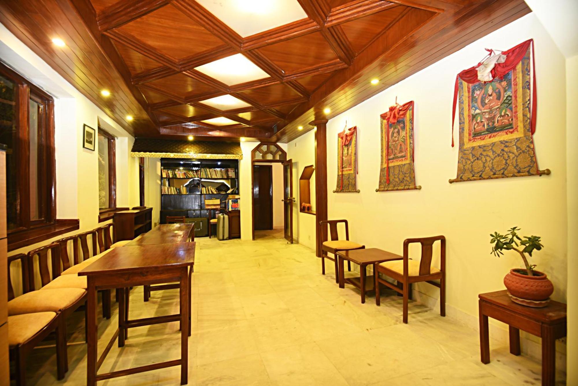 Nirvana Garden Hotel Kathmandu Buitenkant foto