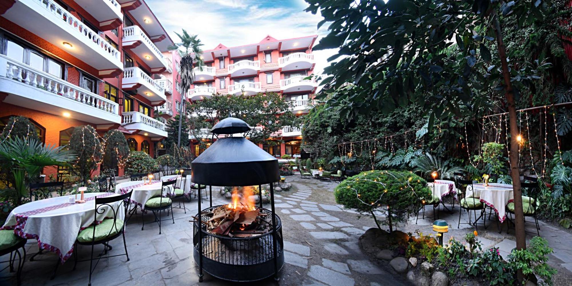 Nirvana Garden Hotel Kathmandu Buitenkant foto