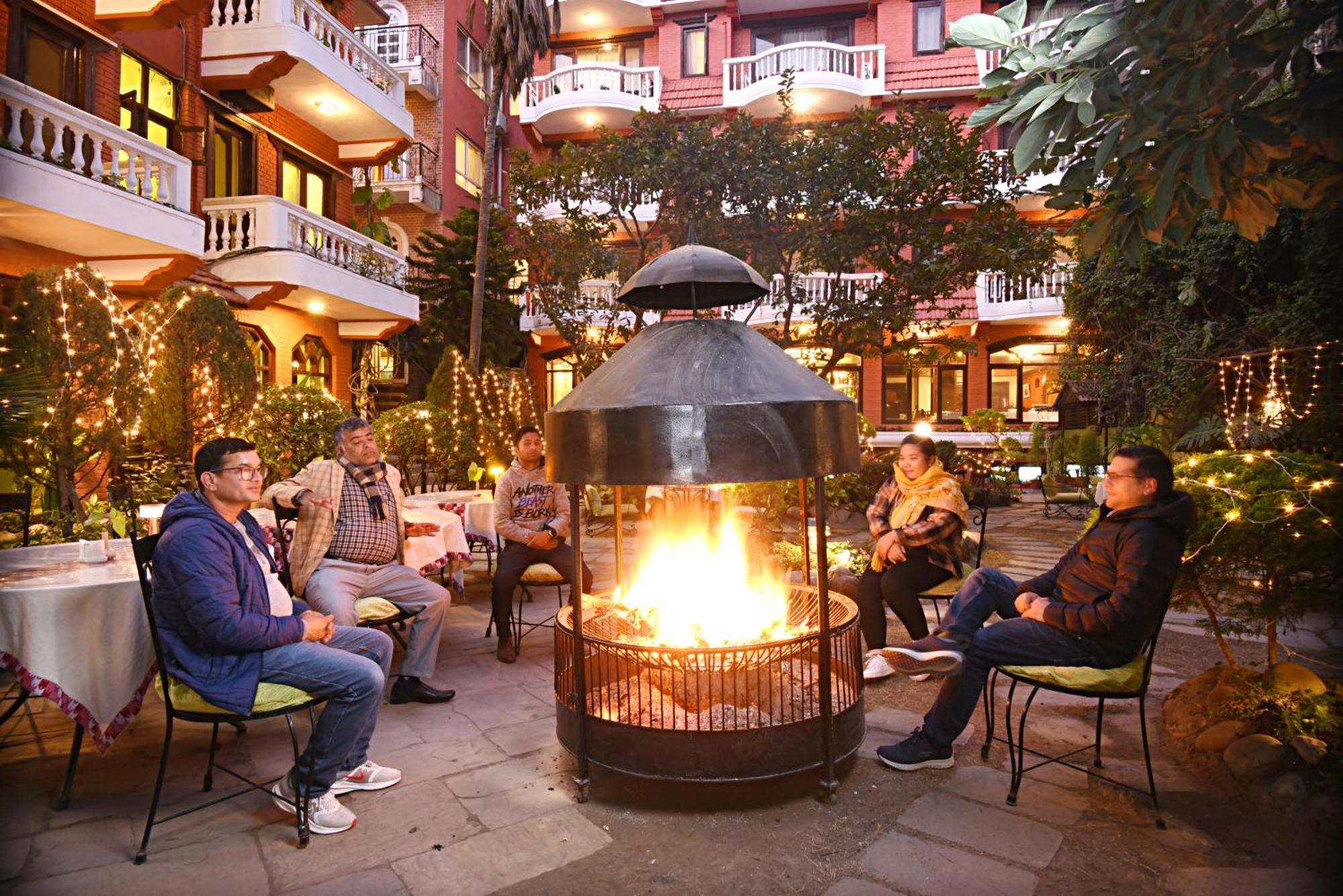 Nirvana Garden Hotel Kathmandu Buitenkant foto