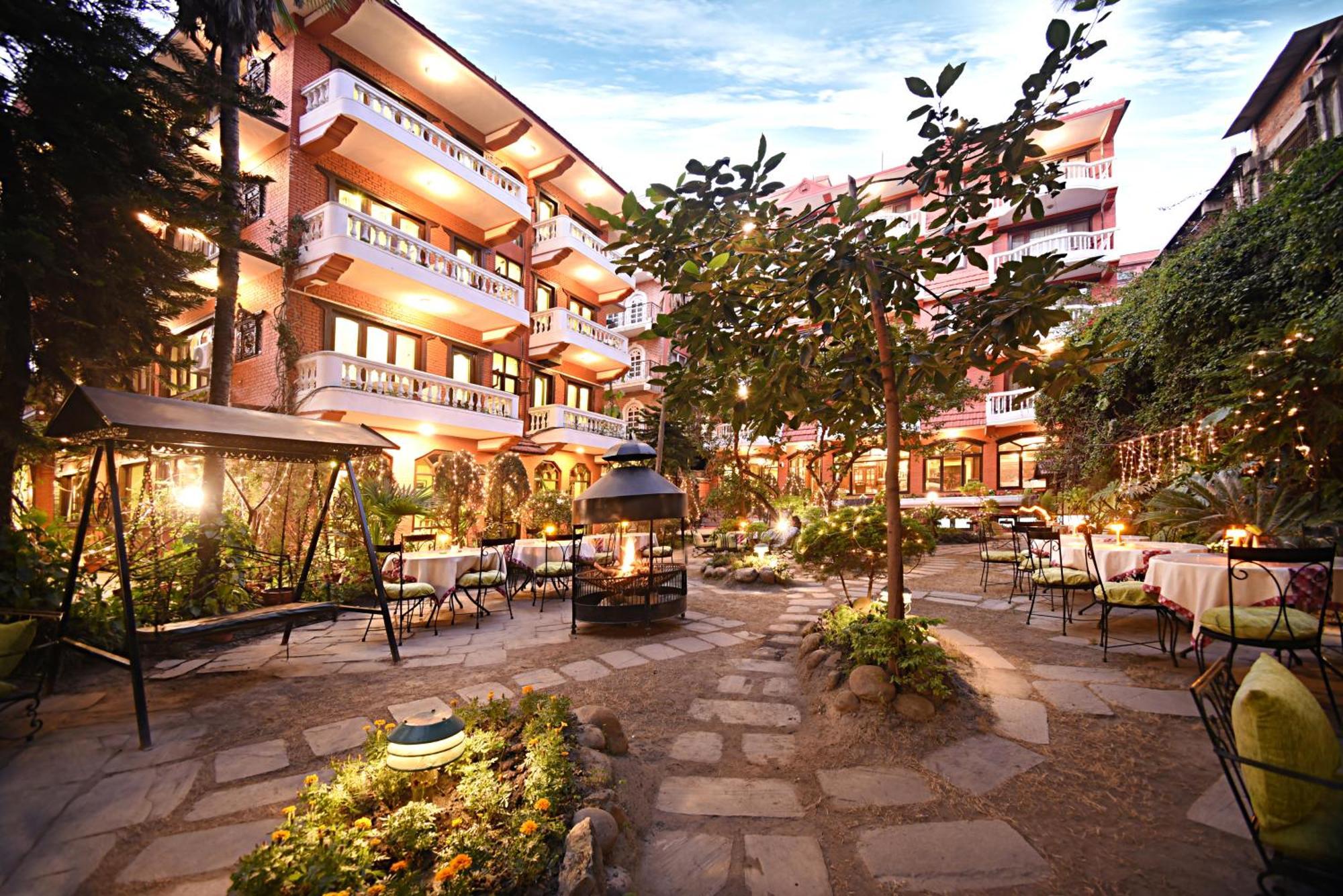 Nirvana Garden Hotel Kathmandu Buitenkant foto