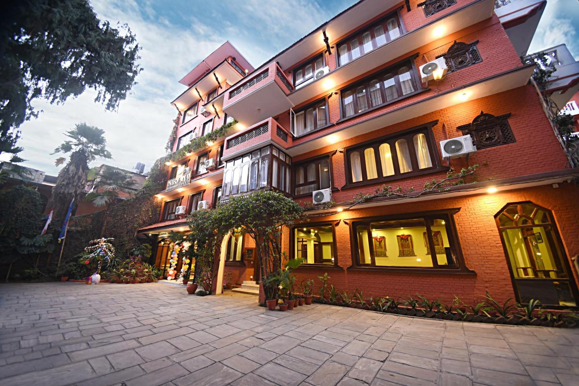 Nirvana Garden Hotel Kathmandu Buitenkant foto