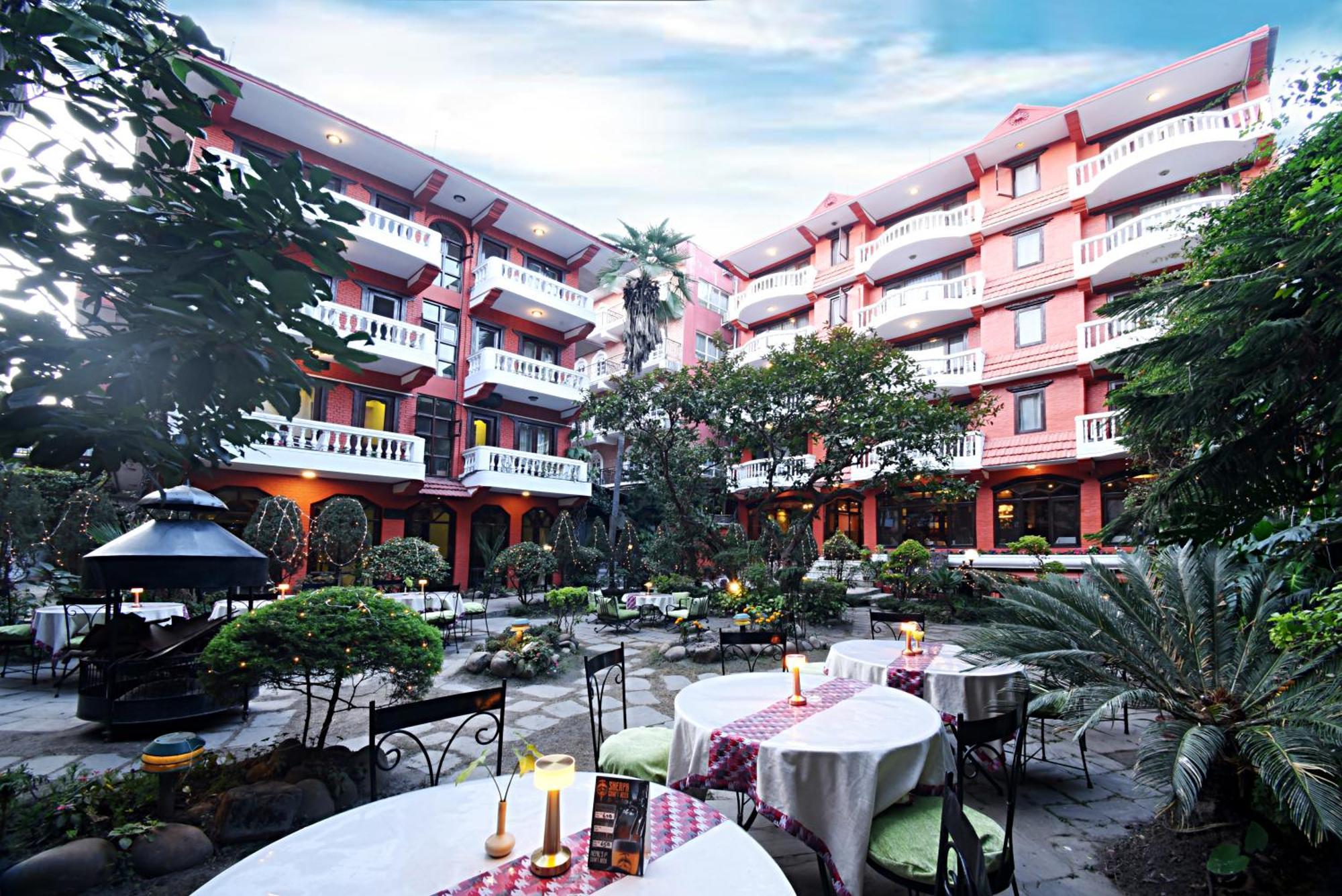 Nirvana Garden Hotel Kathmandu Buitenkant foto
