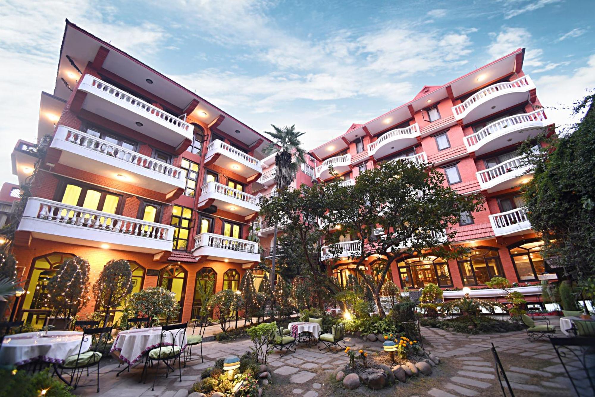 Nirvana Garden Hotel Kathmandu Buitenkant foto