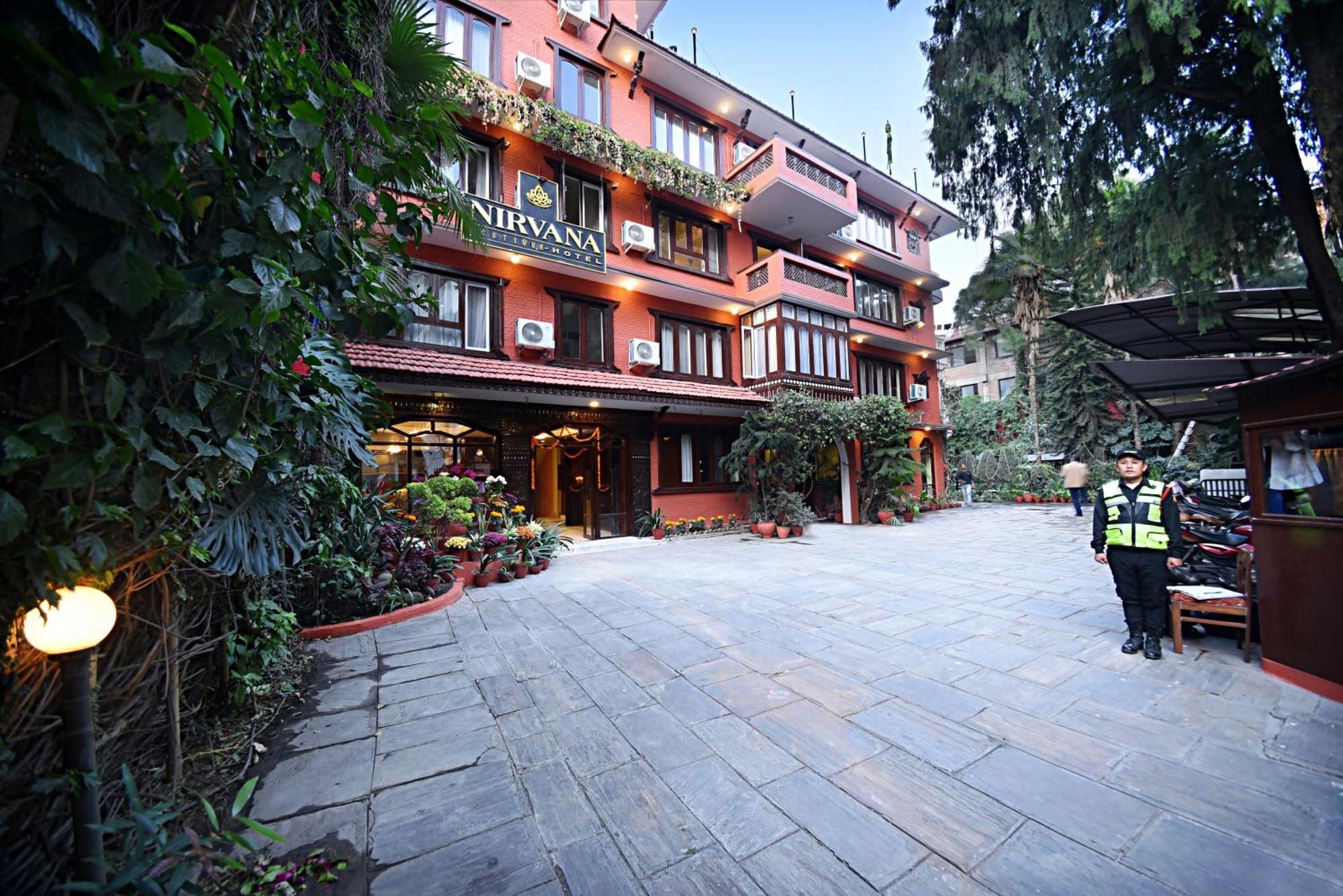 Nirvana Garden Hotel Kathmandu Buitenkant foto