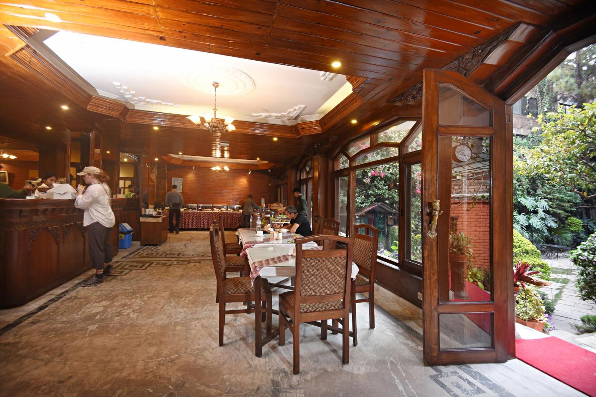 Nirvana Garden Hotel Kathmandu Buitenkant foto