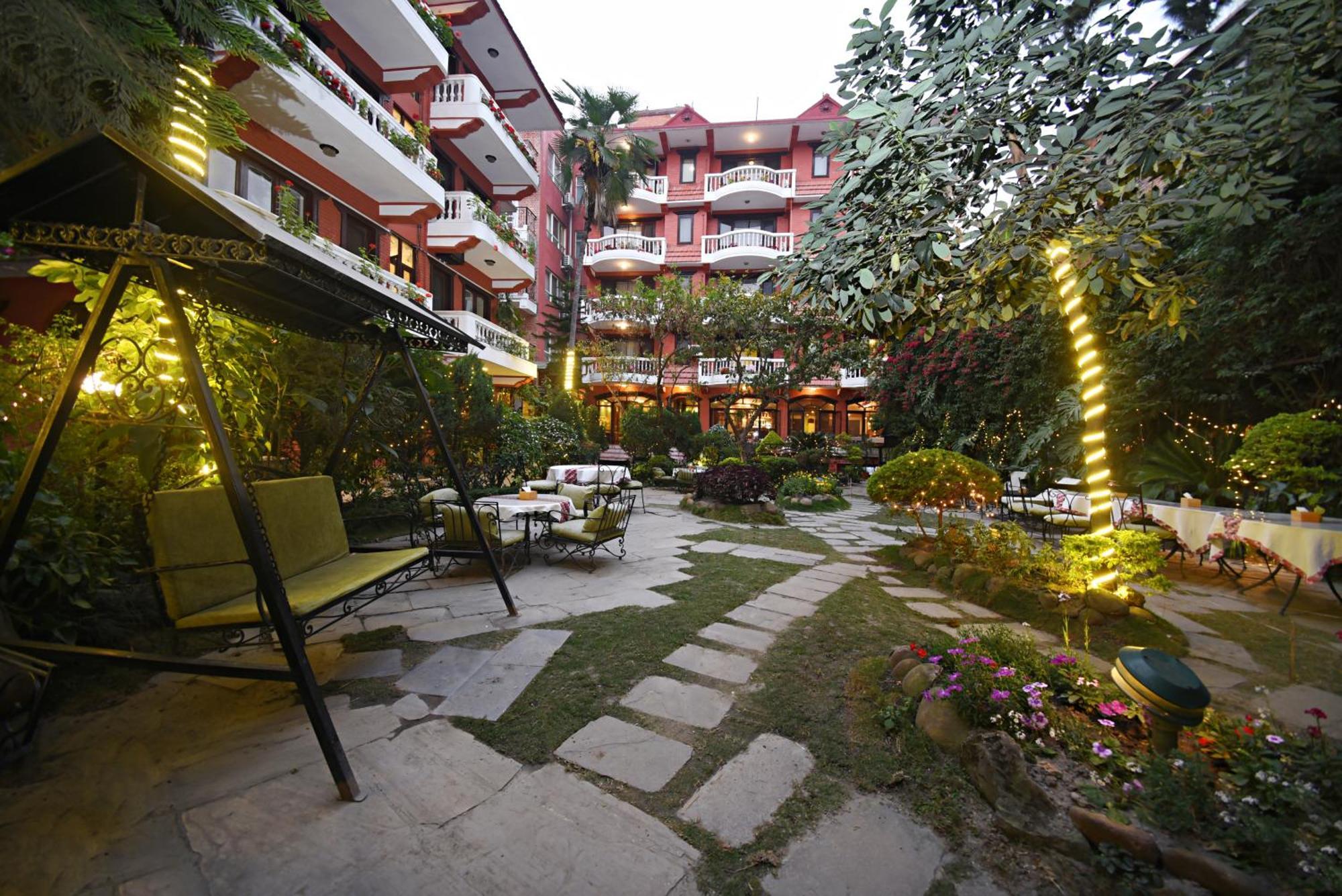 Nirvana Garden Hotel Kathmandu Buitenkant foto