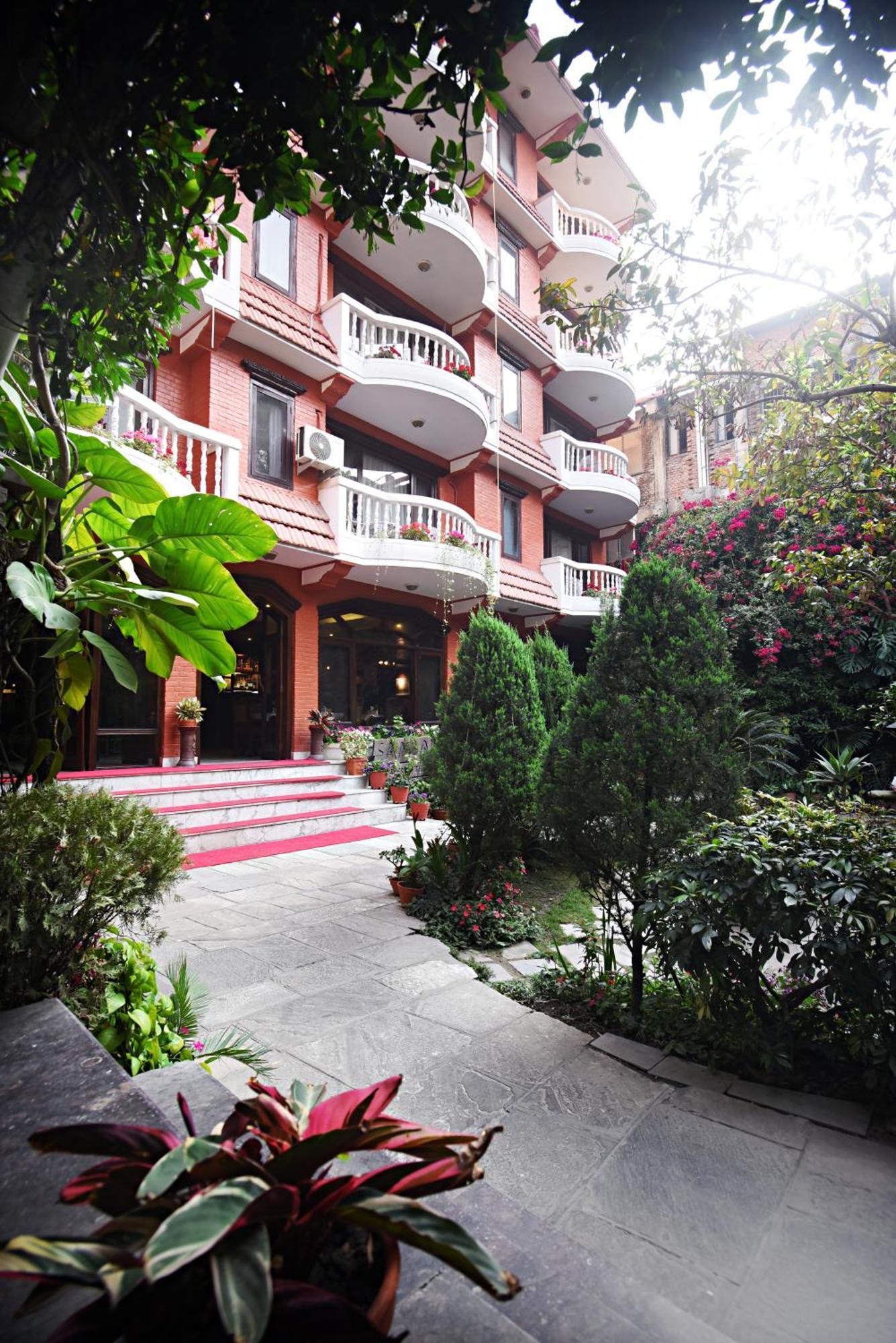 Nirvana Garden Hotel Kathmandu Buitenkant foto