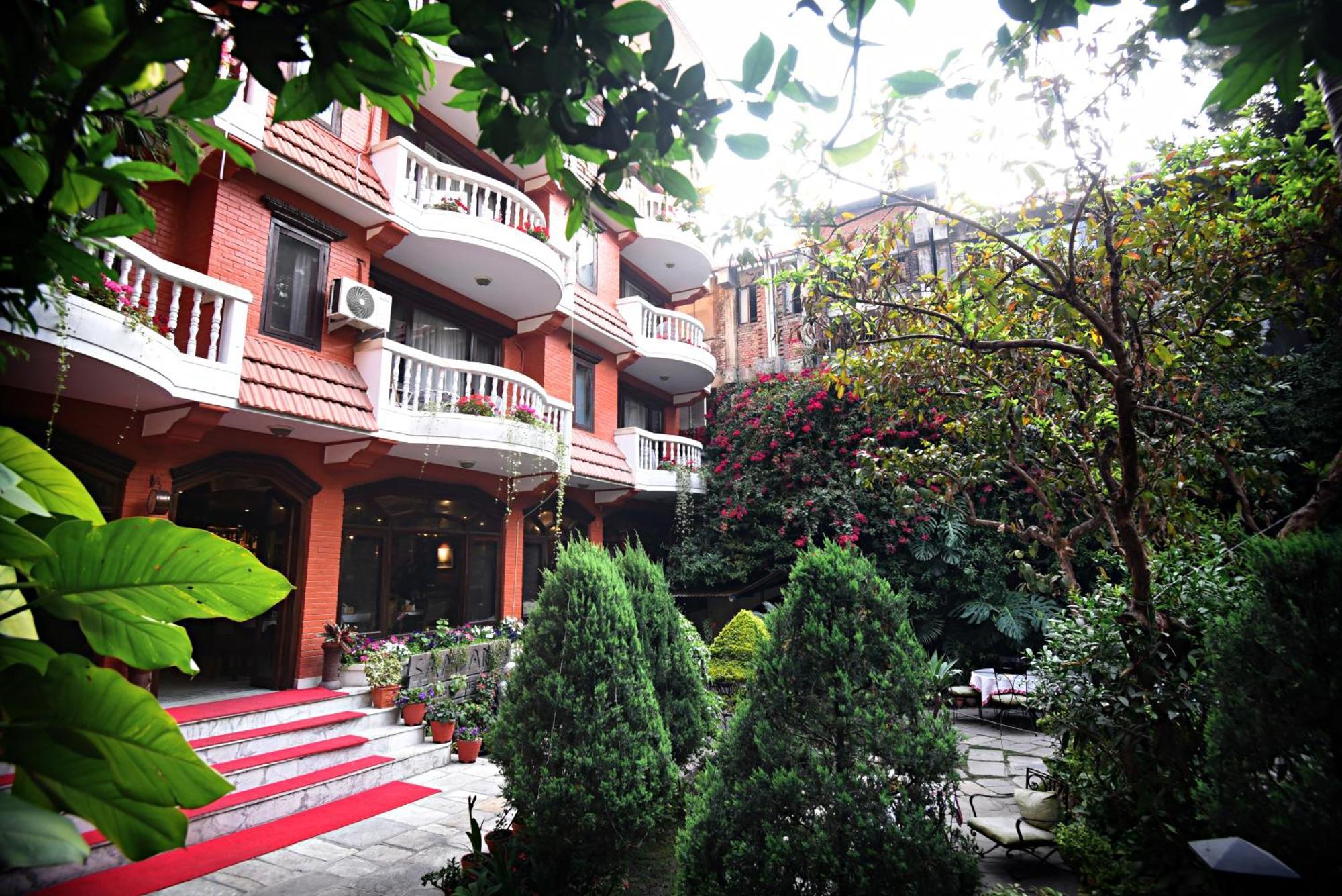 Nirvana Garden Hotel Kathmandu Buitenkant foto