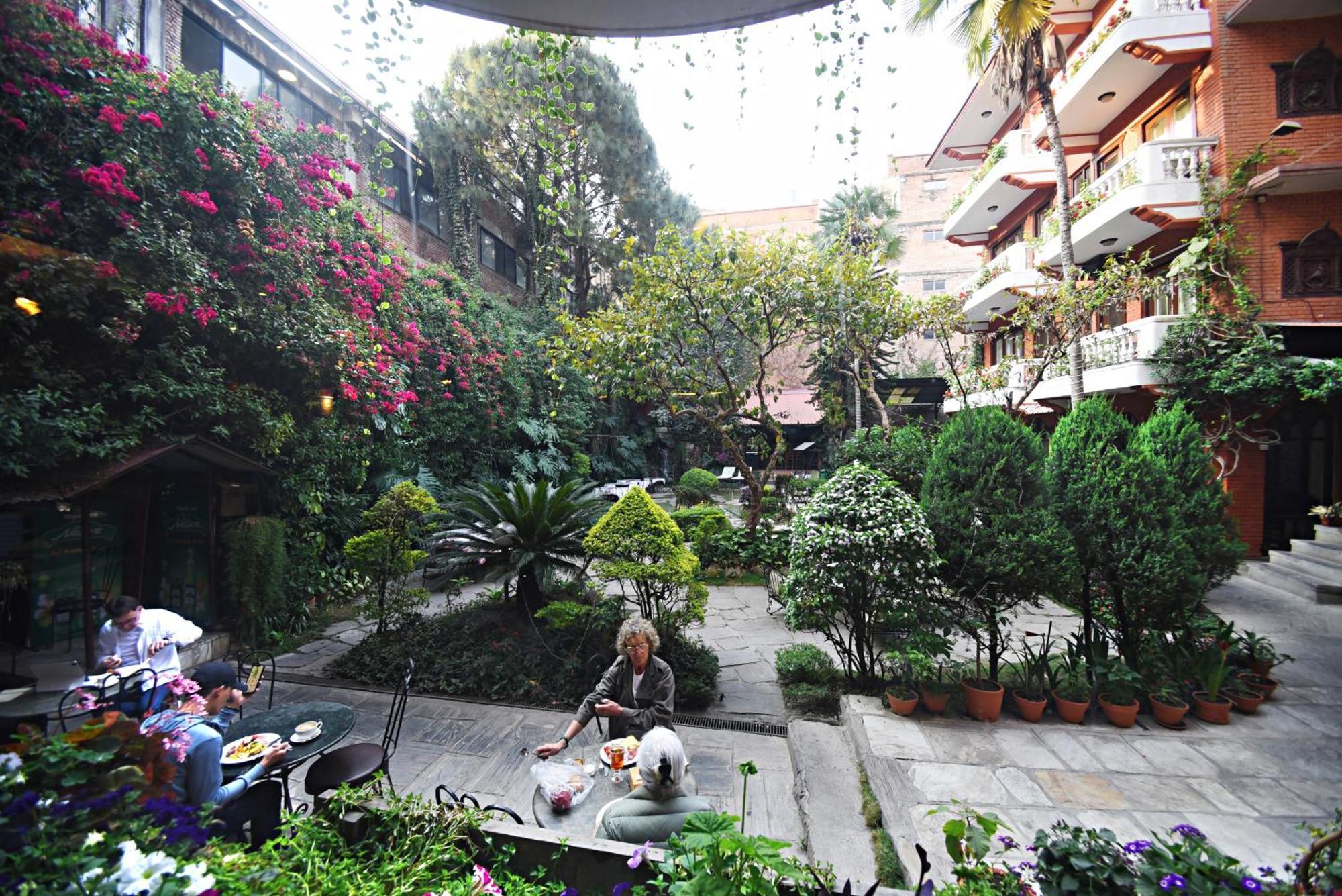 Nirvana Garden Hotel Kathmandu Buitenkant foto