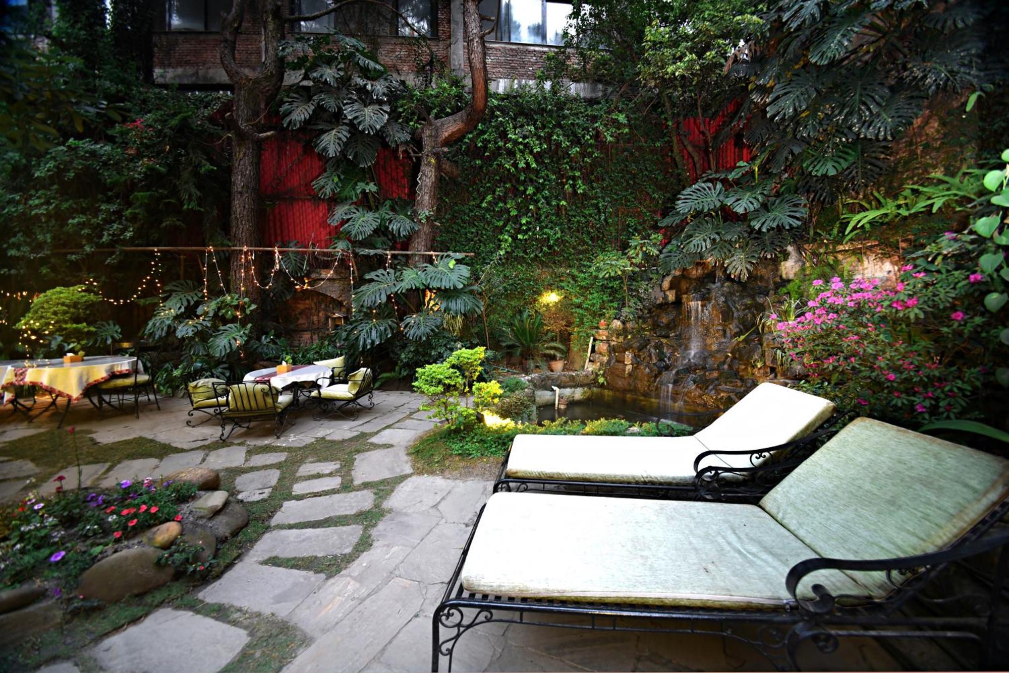 Nirvana Garden Hotel Kathmandu Buitenkant foto